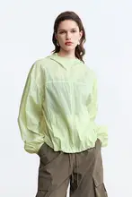 軽量で涼しい UVカットフード付きアウトドア防寒服【洗濯機洗い対応】