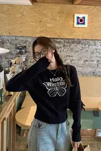 蝶柄デザインのラウンドネックニットトップス【春用・女性・フィット感・スタイル】