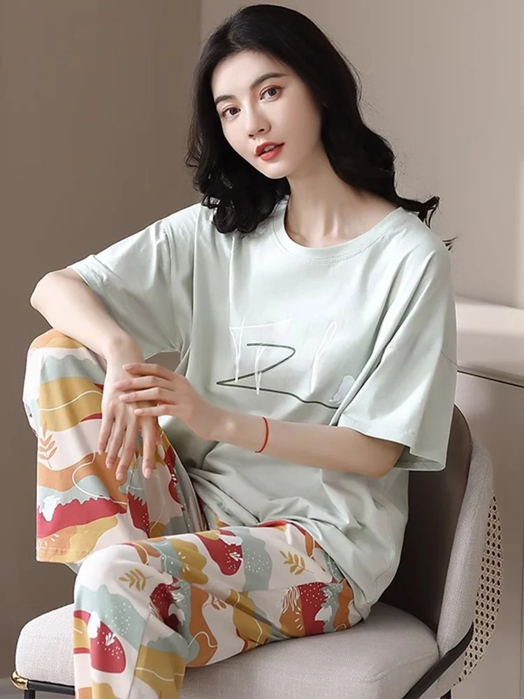 夏の寝るときの服装は、涼しさとリラックスのバランスが鍵！