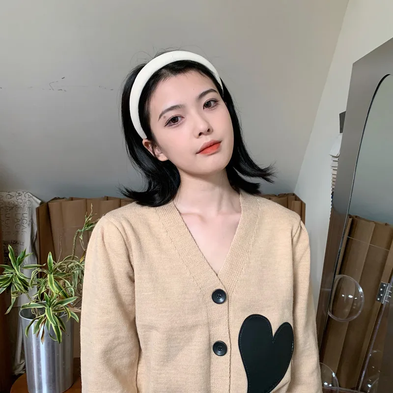 高級感あるスポンジ素材のヘアバンド：40代女性の白髪隠しと小顔アレンジに最適な実用性を検証