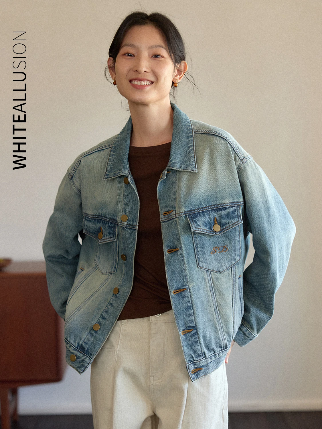 デニムショートジャケット【レトロデザイン・秋用・ファッショナブル】 大人可愛い服 50代コーデに最適なレトロブルーのジャケット