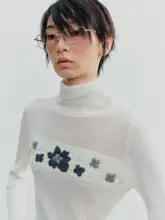 手刺繍デザインのアルパカウール ニットプルオーバー【レトロスタイル・刺繍入り】