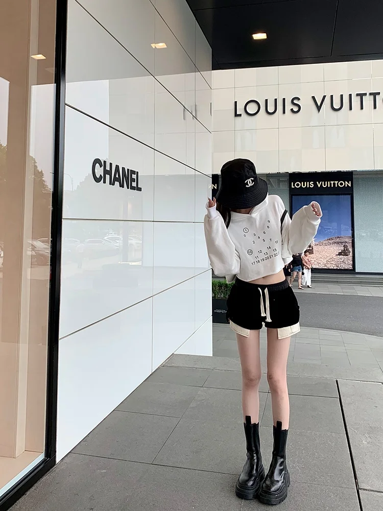サテンショートパンツ：カジュアルな日常で快適な着心地を実現