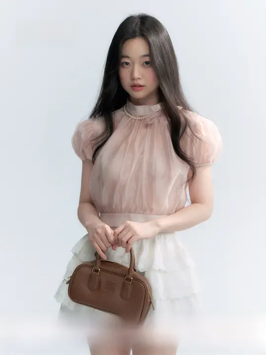 レトロデザインの立襟ウエストシェイプブラウス【バタフライスリーブ・ショートスリーブ・甘美な雰囲気】