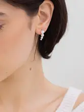 優雅なデザインのパールイヤリング【日常使い・シンプルスタイル・女性向け】