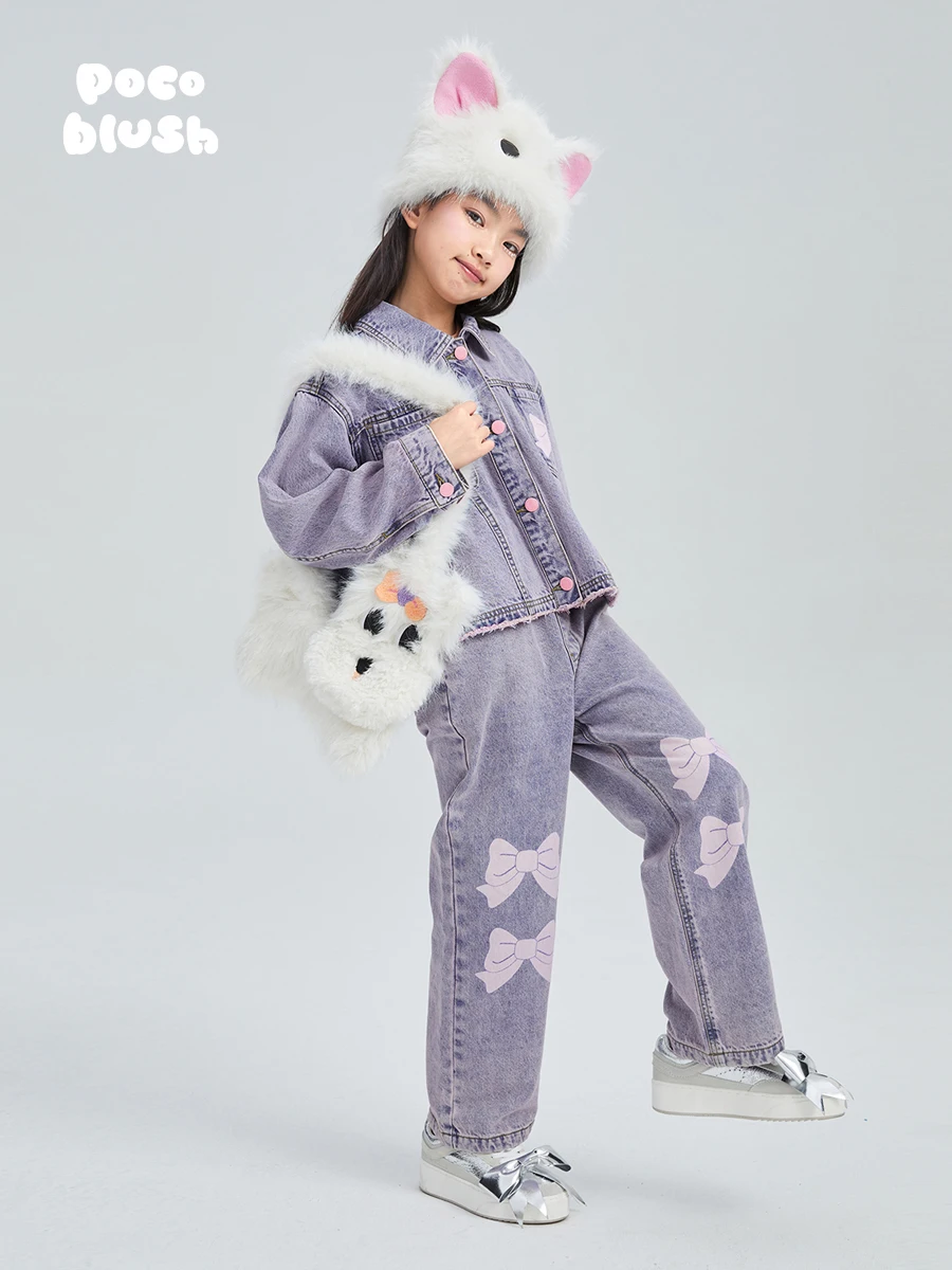 春のデニム ジャケットに何を合わせれば、メイド風の可愛さと大人のバランスを両立できるの？