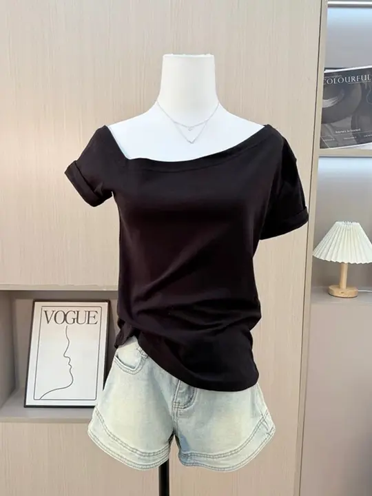 肩出しデザインの黒い半袖Tシャツ【レディース・コットン・大きいサイズ】（セットアップ対応）