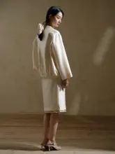 エlegantな秋のスタイル！シルクウールサテンコートとミニスカート（セットアップ対応）