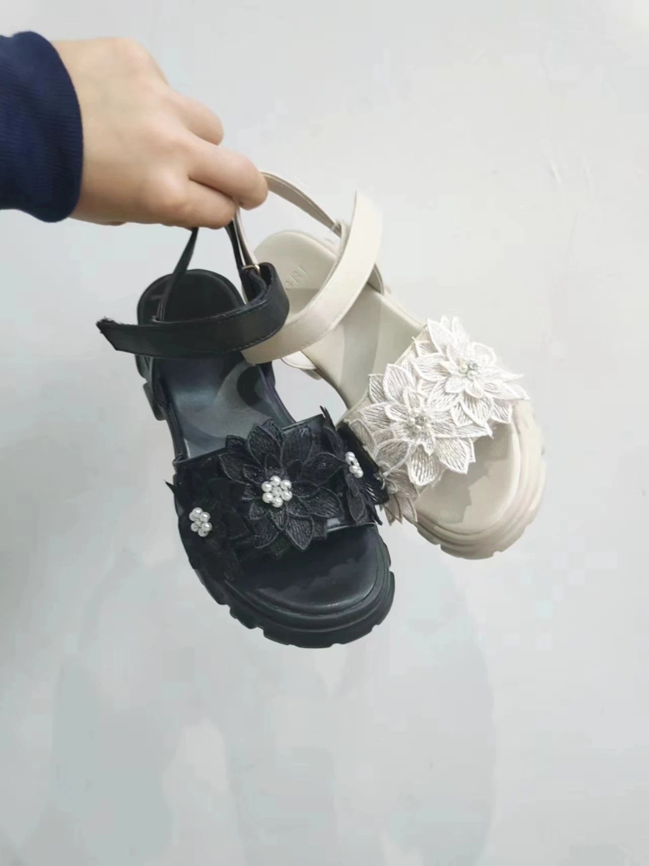 華やかな刺繍花デザインの厚底スポーツサンダル：レディースサイズ選びの実際と選び方