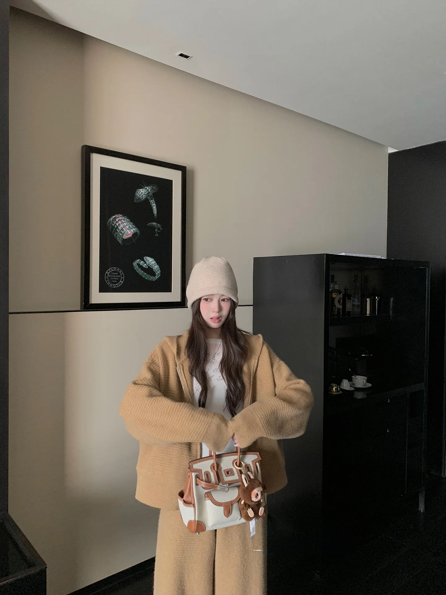 30代女性の春先に着るべき「ゆったり感」が今流行る、パーカーとパンツのセットアップは？