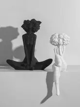 巻き髪の女の子レジン置物【モダンシンプル・インテリア装飾用】