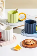 スタイリッシュなストライプマグカップ【クリエイティブなバイカラー・大きな持ち手】