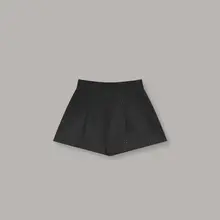 華やかなモチーフのショートパンツ【女性用・夏向け・スリムシルエット】