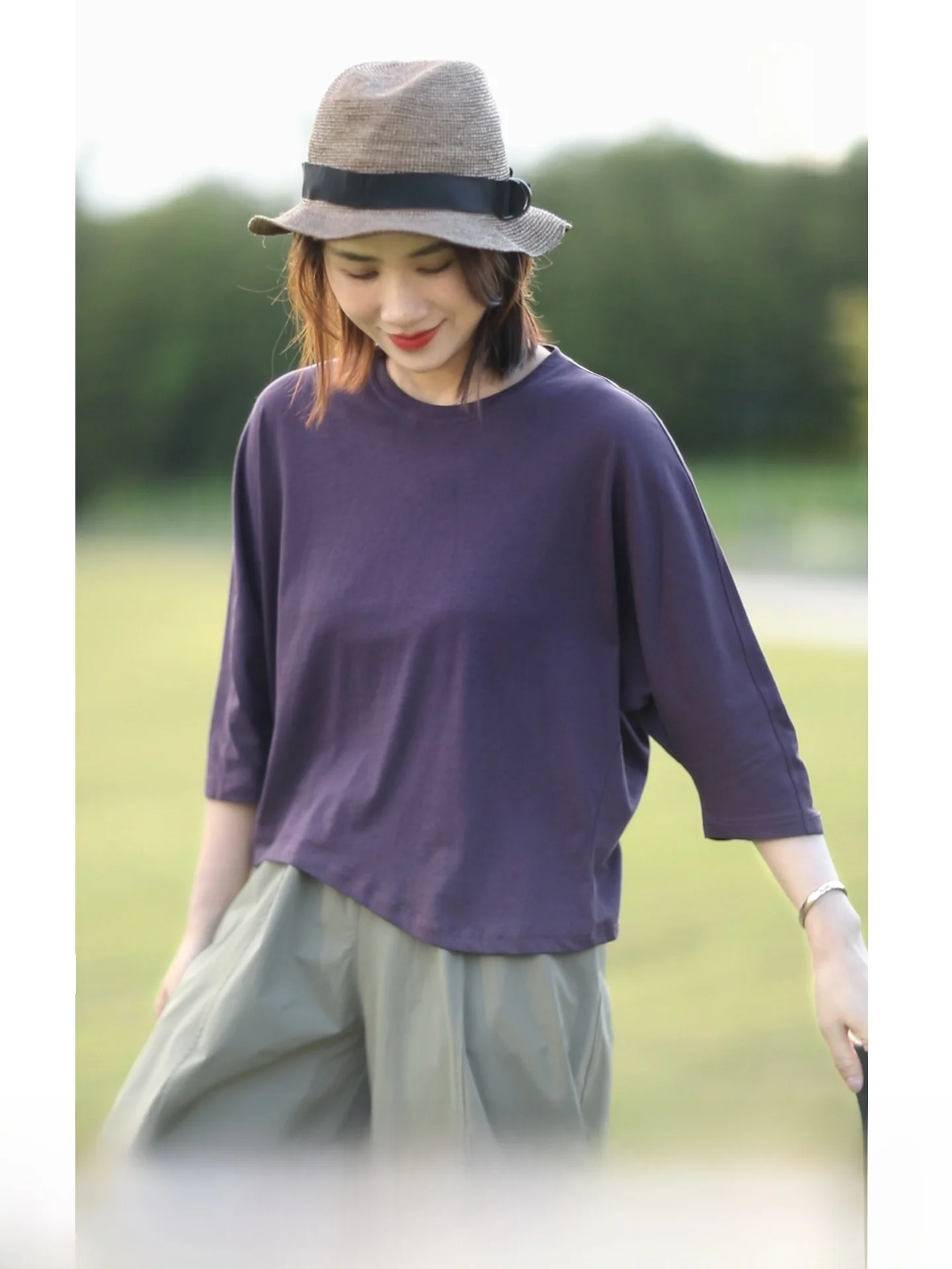 ライトパープルTシャツの選び方は？厳選4選で通勤・夏の日常を彩る