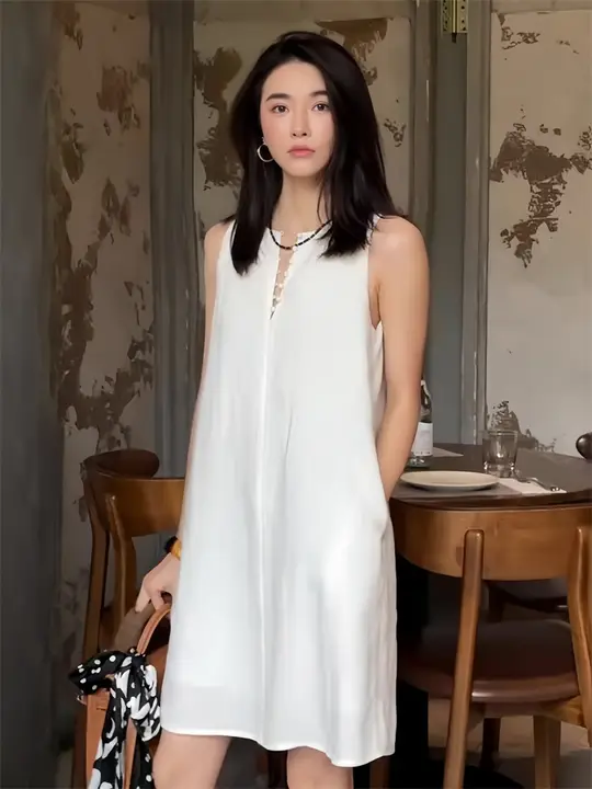 フレンチスタイル Vネック 白色 ワンピース【フィット・ノースリーブ・夏用】（セットアップ対応）