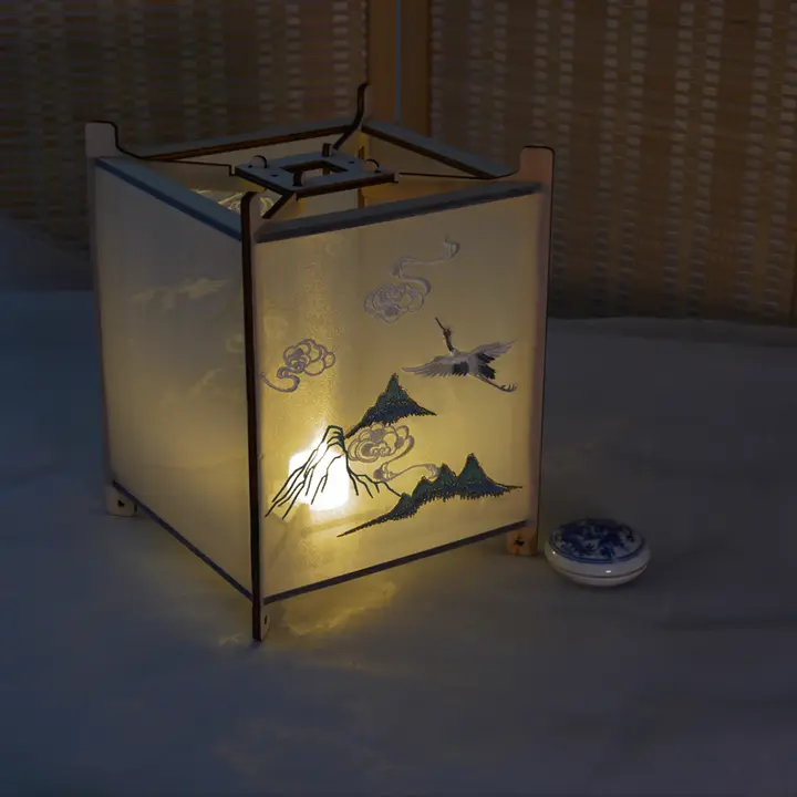 忘忧山デザイン 鶴刺繍入り宮灯スタイル ベッドサイドランプ【おしゃれな提灯・寝室用】