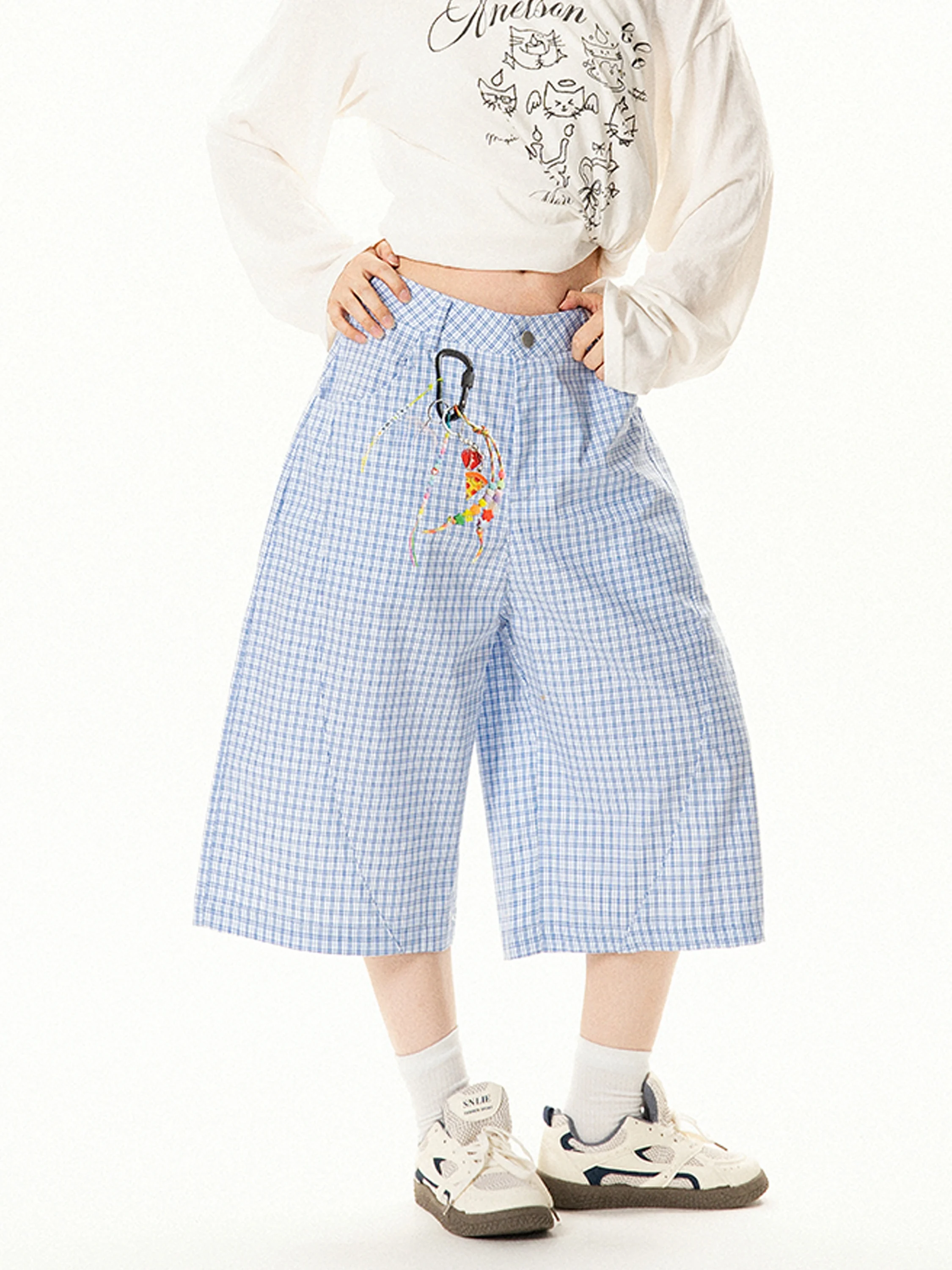 1970年代の日本のファッションに魅了される！レトロなチェック柄パンツで、今の夏をどう変える？