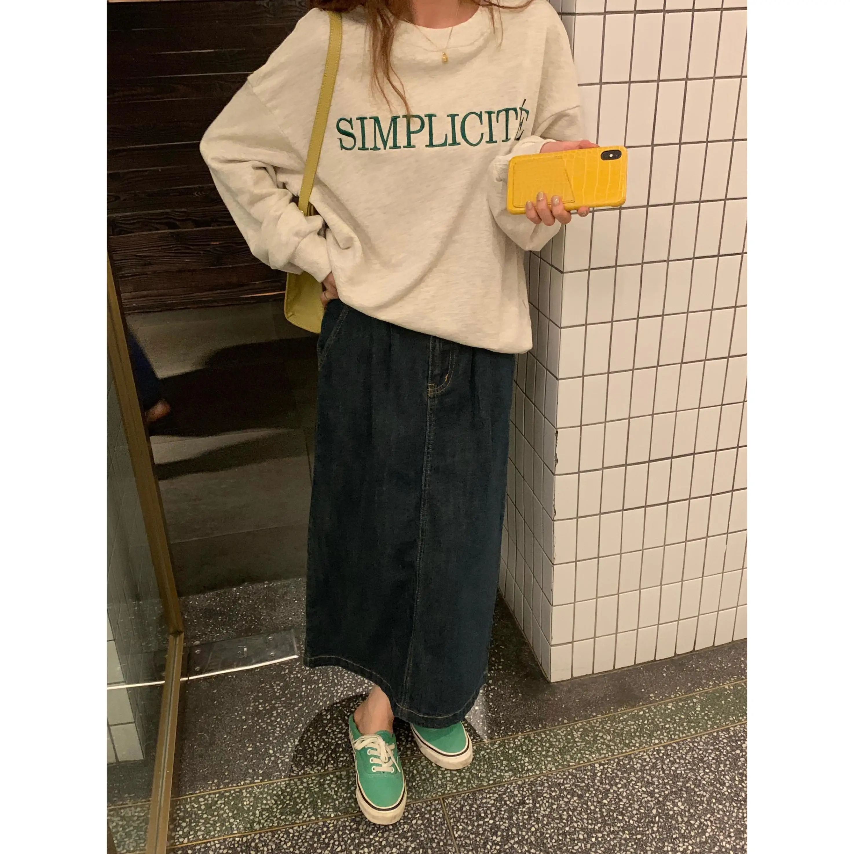 プリーツスカート コーデ 完全ガイド｜トップス選びのバランスとファッションルール