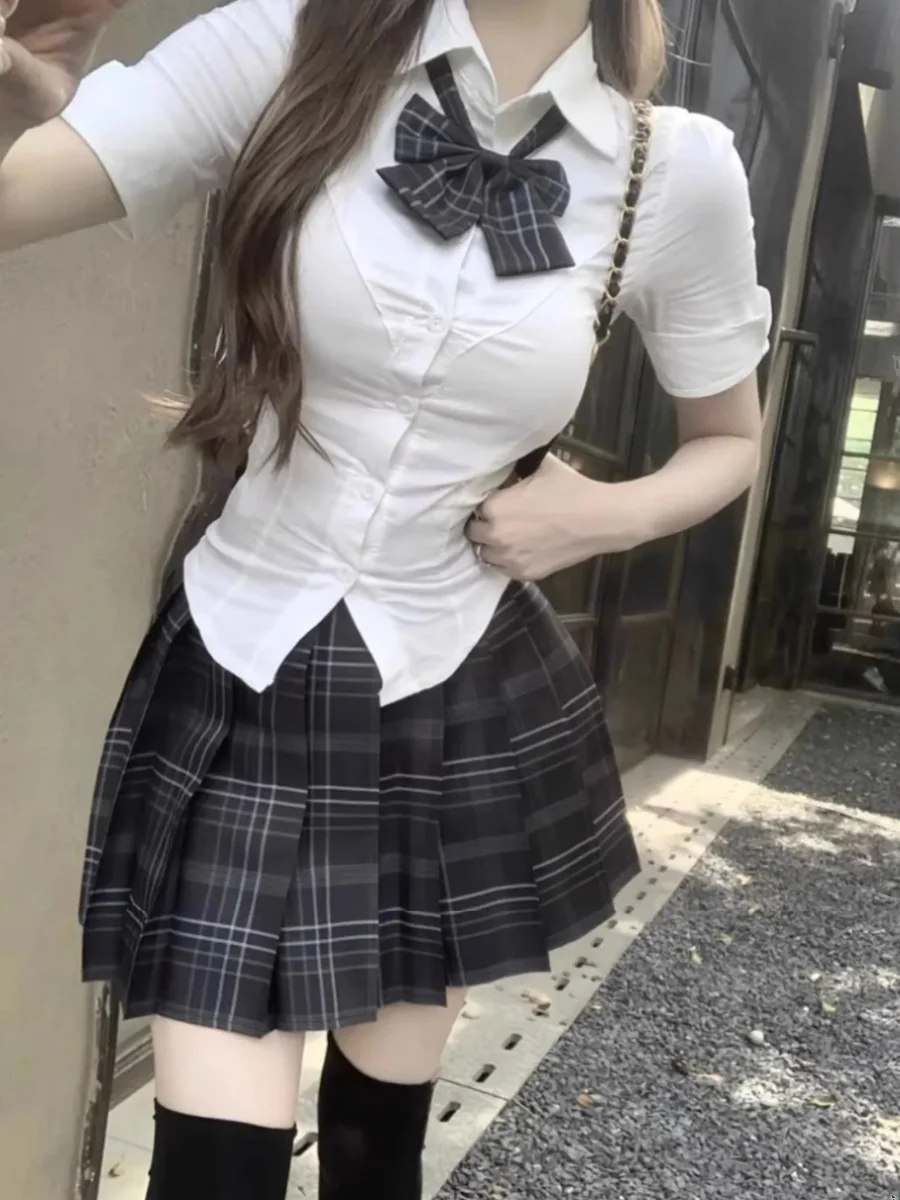 かわいい高校制服を着るなら、この1着で通勤も日常も輝く？