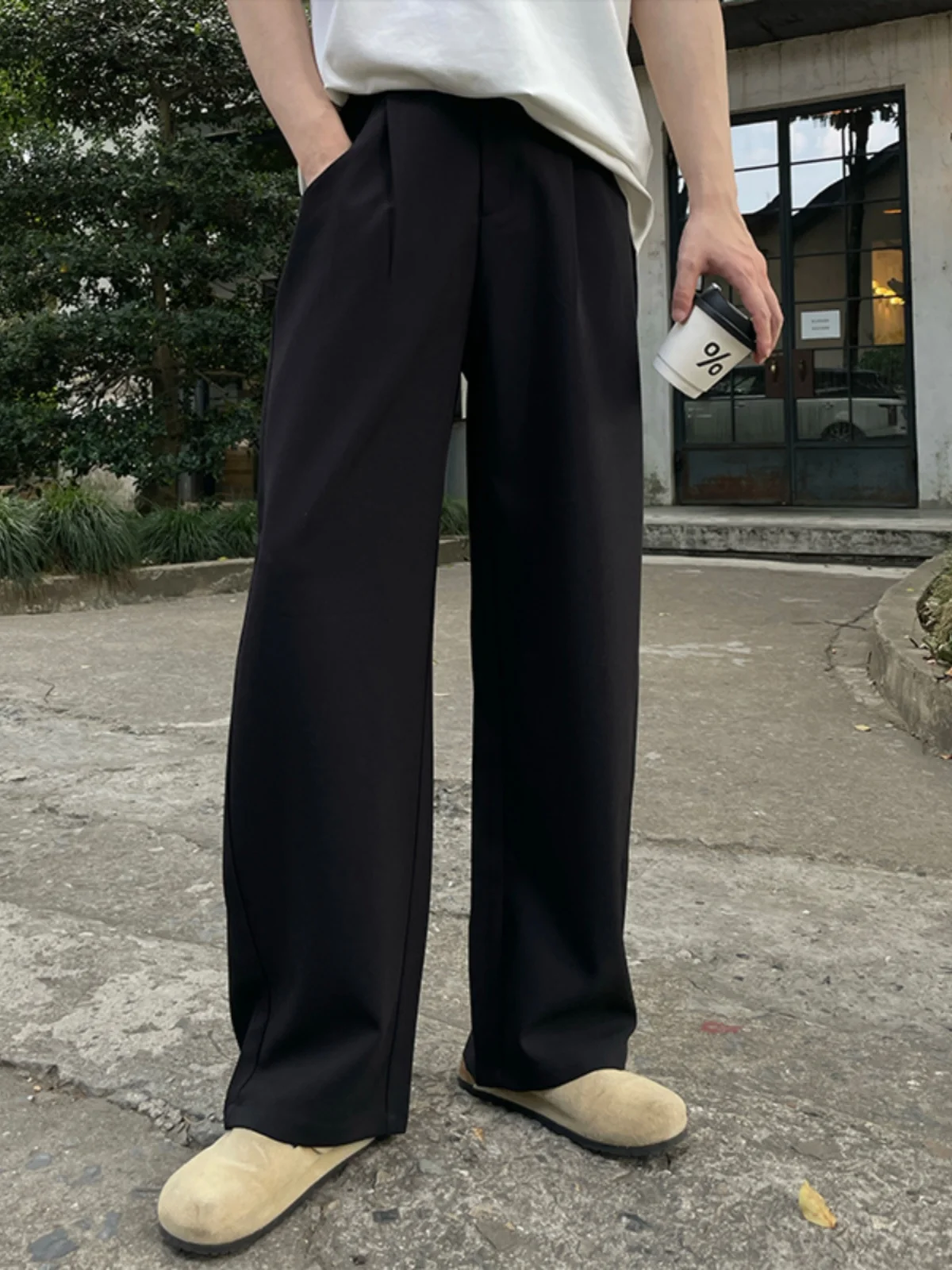 ワイドパンツの着こなし：丈の長いパンツが実際どう見えるか