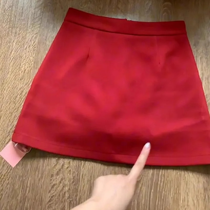ワインレッドのスカートをどう選ぶ？通勤スタイルに最適な「ハイウエストAライン」が実はこれ！