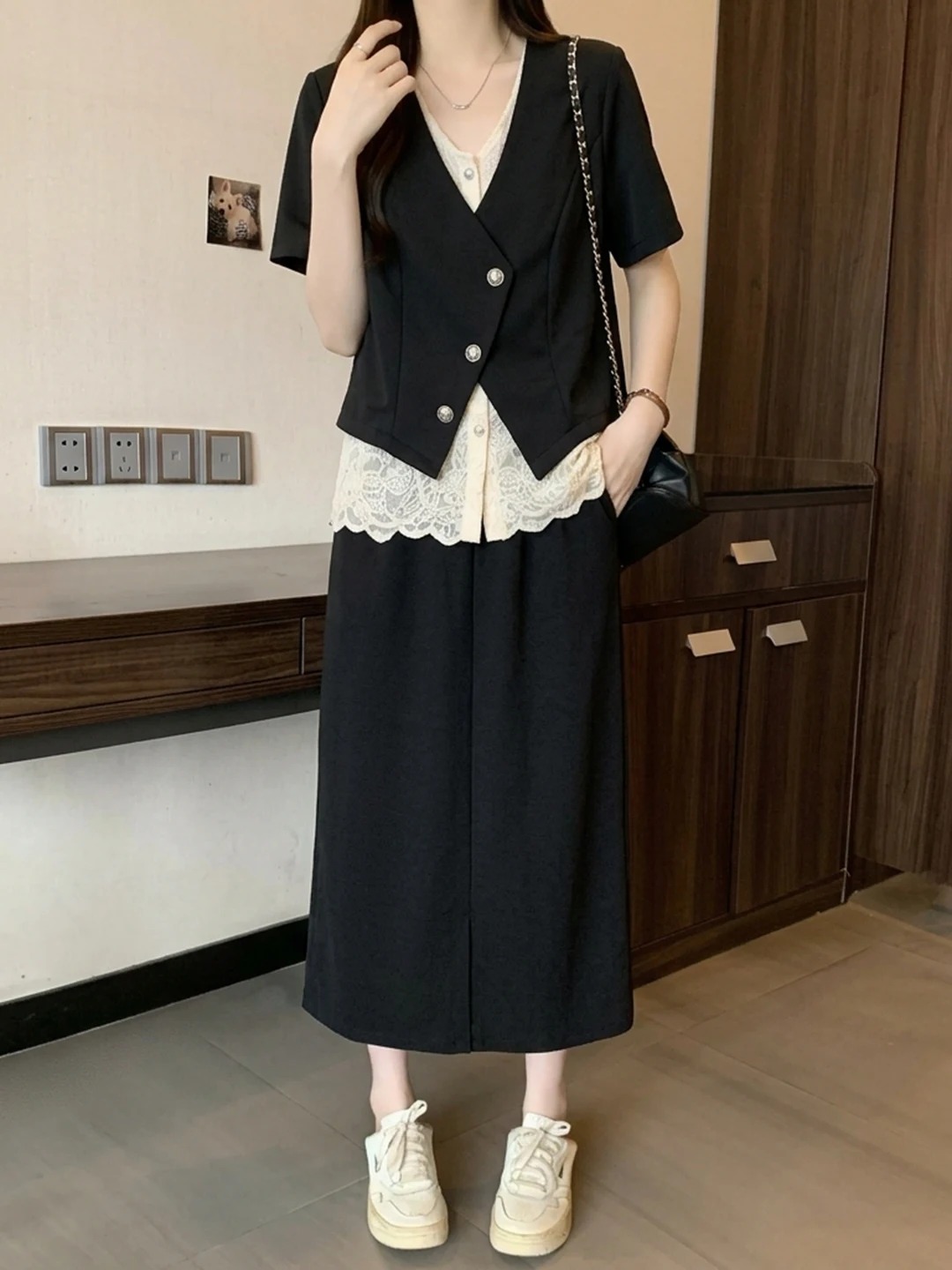 夏服ファッションで「透け感」を楽しむなら、どう選ぶ？