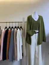 優しい雰囲気のVネックニットカーディガン＆タンクトップ【秋用・ミディ丈・ゆったりデザイン】（セットアップ対応）