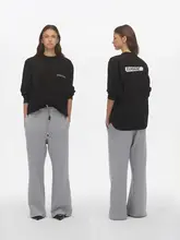 ゆったりとしたデザインのゴシックスタイルロゴプリント長袖Tシャツ【秋冬向け・落肩デザイン】（セットアップ対応）