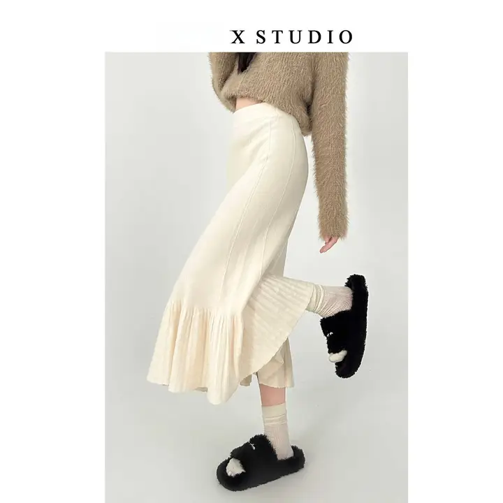 ニット素材のロングスカート【秋冬用・大きいサイズ・ベージュ・ゆったりしたシルエット】（セットアップ対応）
