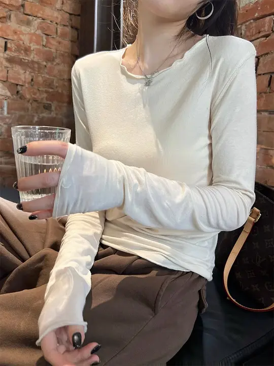 フリルデザインの長袖Tシャツ【春秋用・肌触りが良い・スリムフィット・高弾力】