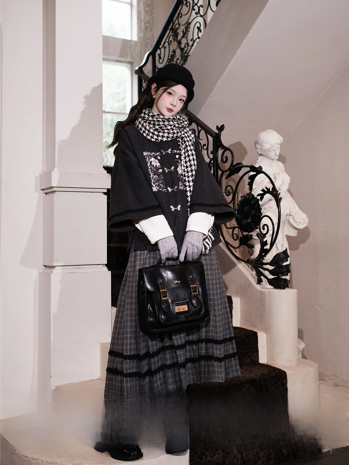刺繍入り短丈コートと馬面スカートのセットアップ：10月の秋飾りに最適な漢風スタイル