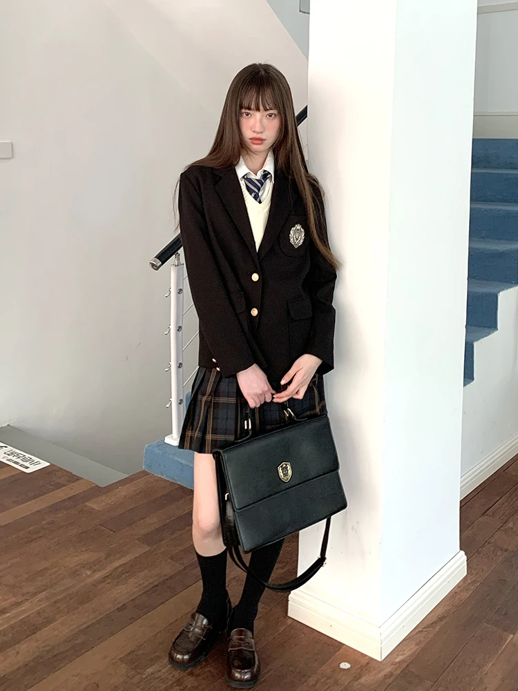 チェック柄の学院風セットアップ：東鶴時記の黒・緑ハイグリッドスカート対応ジャケットとスカート