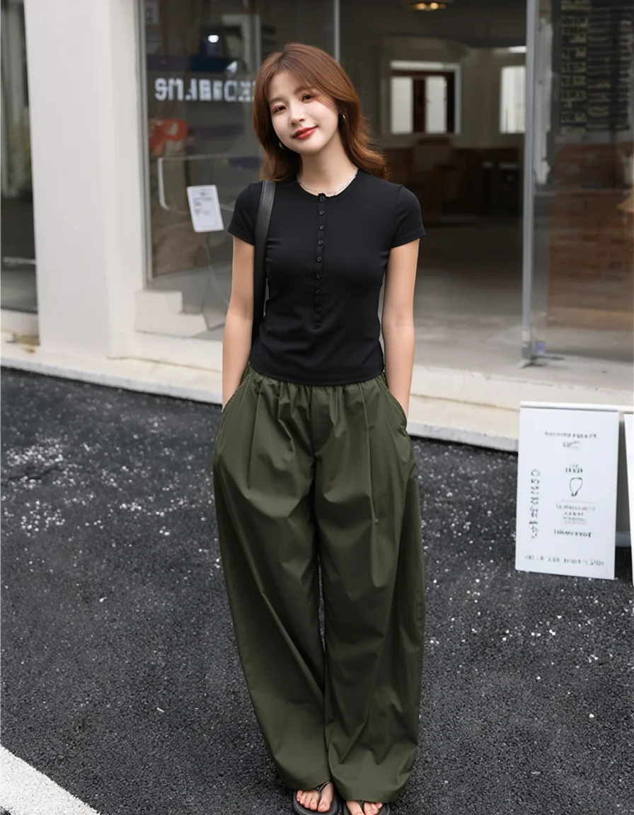 大人可愛いの意味とスタイル作りを徹底解説｜ハイネックTシャツの役割
