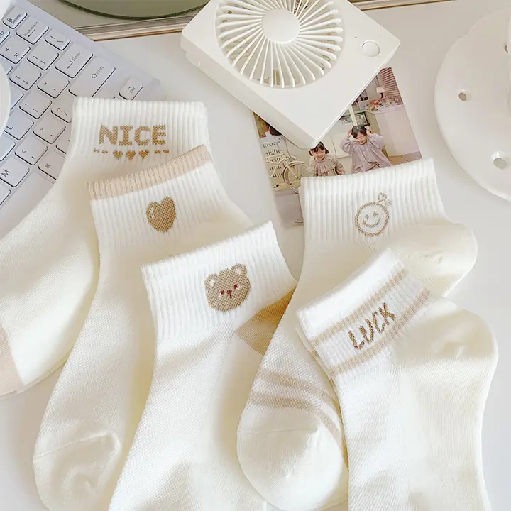 かわいいクマデザインの 夏用ショートソックス【薄手・通気性・スポーツ】