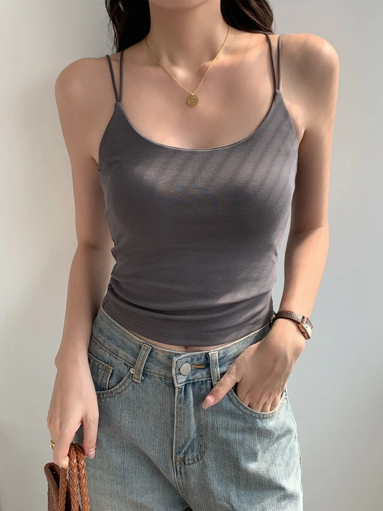 肌見せデザインのキャミソール：胸パッド付きコットン素材で夏秋に最適なセクシー背中スタイル