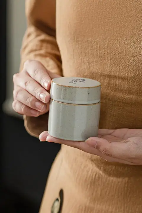 小さな缶 ボックス 保存用缶 茶葉缶 陶器 収納ボックス 化粧品 薬 小物 シンプルなデザイン