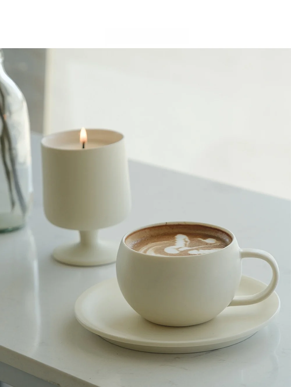 インテリア買い物リストの作成における陶製コーヒーカップの役割と特性