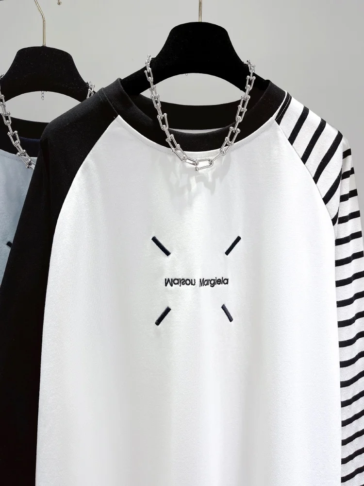 肩落ちデザインの長袖Tシャツ：モード系Tシャツとしての通勤風スタイルとは