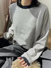白条纹のラウンドネックニット【秋用・ゆったり・極上の柔らかさ】