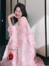 柔らかいピンクのドレス【春秋用・華やかなデザイン・ケーキスタイル】