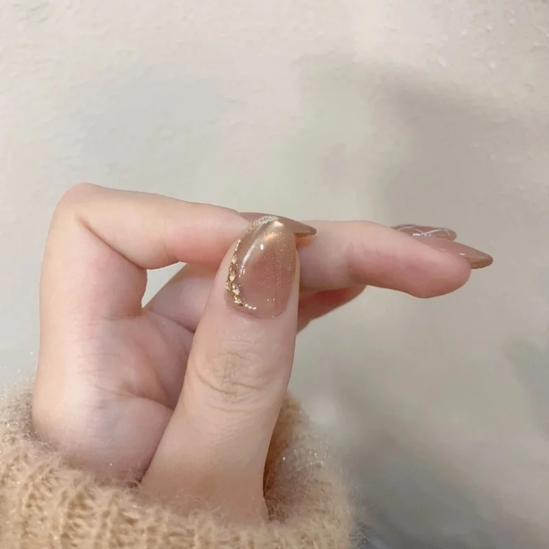 手作り猫目デザインの短いネイルチップ：ショートネイルおしゃれの実用性とデザイン性を徹底解説