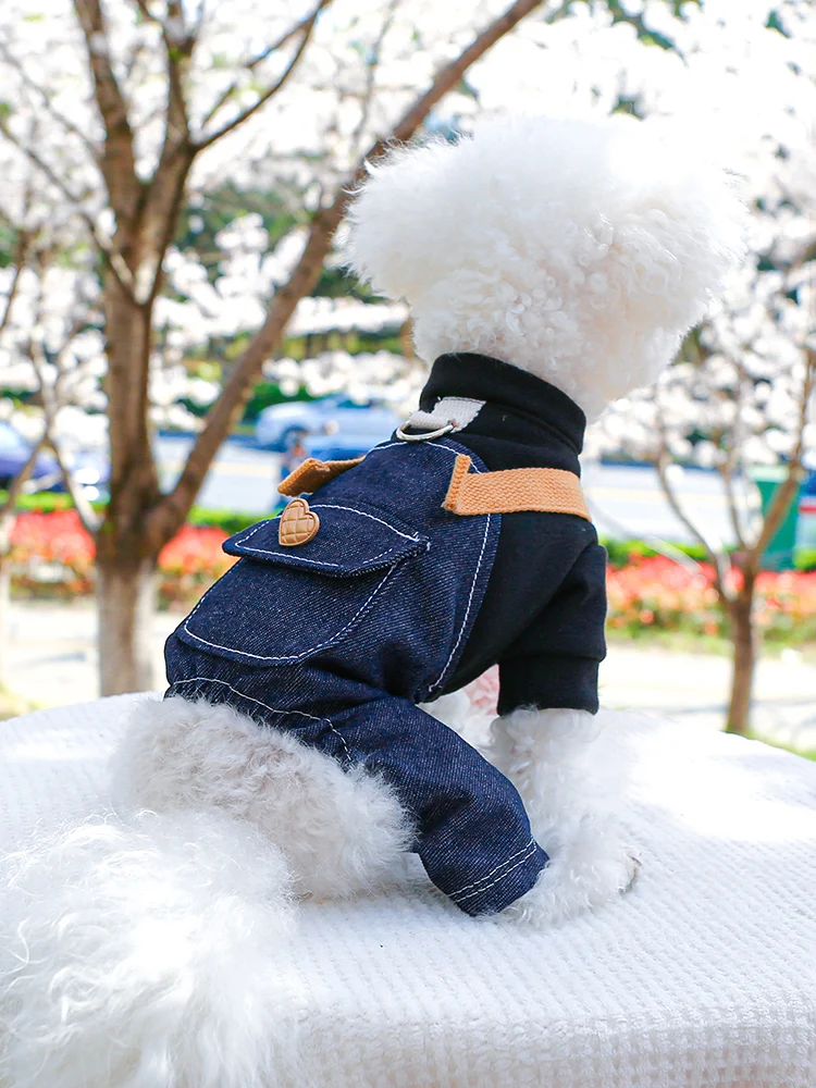 小型犬用ハーネス付きサスペンダーデニムパンツ：春秋シーズンの散歩に最適な実用性を実証
