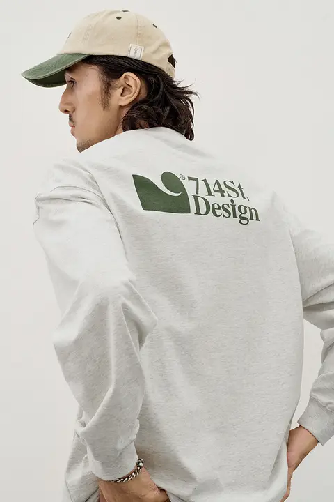 極上の柔らかさの長袖Tシャツ【ユニセックス・アルファベットプリント・カジュアルデザイン】（セットアップ対応）