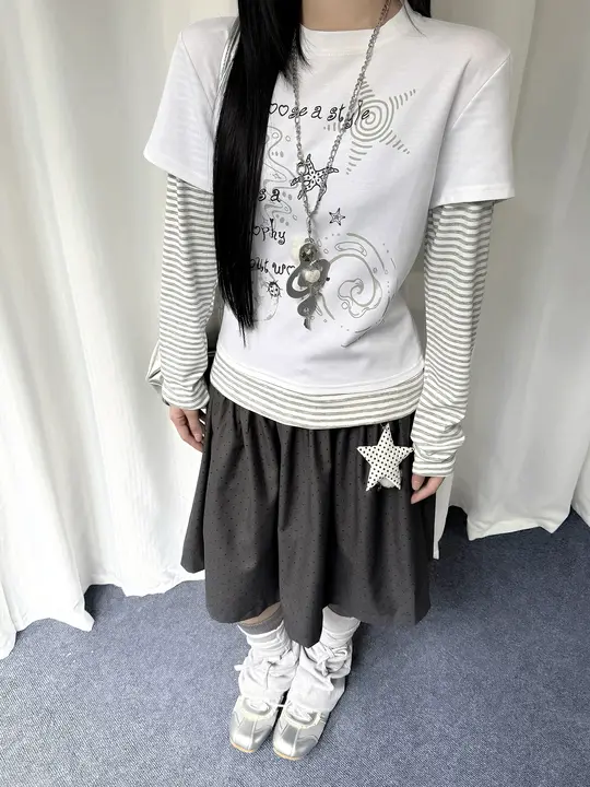 ストライプ切替デザインの長袖Tシャツ【カラフルなグラフィティ・Y2Kスタイル・通勤用】（セットアップ対応）