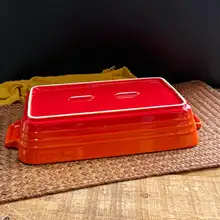 北欧デザインのオレンジ色の陶製ロングベーキングトレー【ダブルハンドル・  肉・魚・チキンウイング・チーズ焼き用】