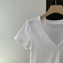 Vネックデザインのフィット感ある半袖Tシャツ【女性用・スリム効果・個性的なデザイン】