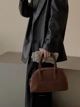 真皮製 マットな牛革の通勤用手提げバッグ【ショルダー付き・シンプルデザイン】