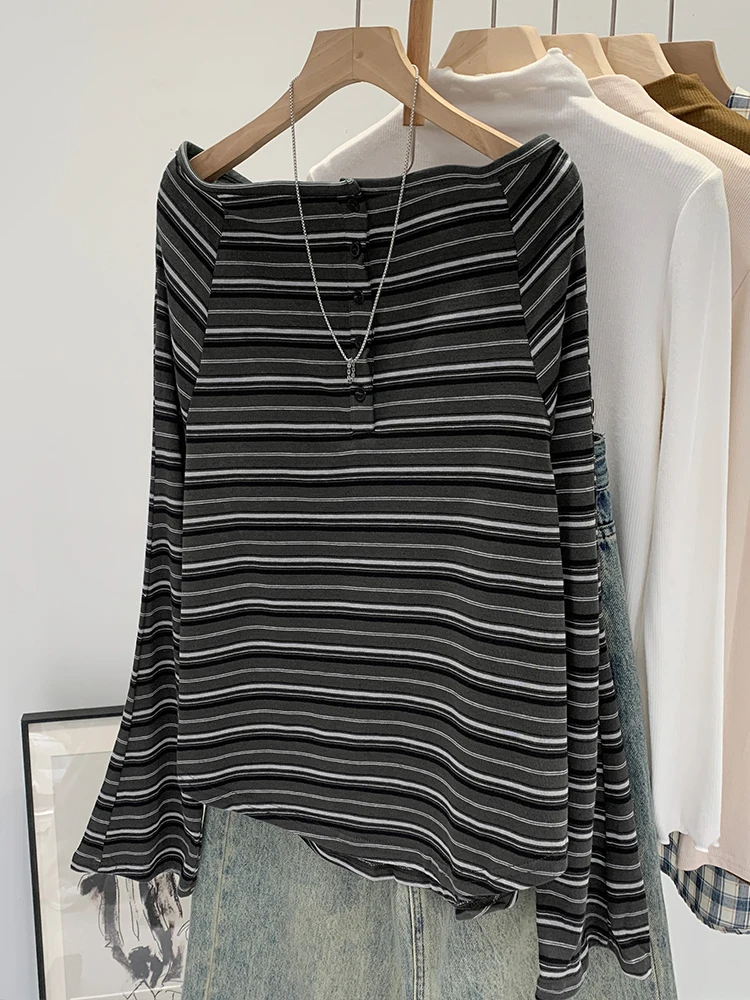 トロミシャツワンピースと重ね着ロンTで失敗しないコーデは？