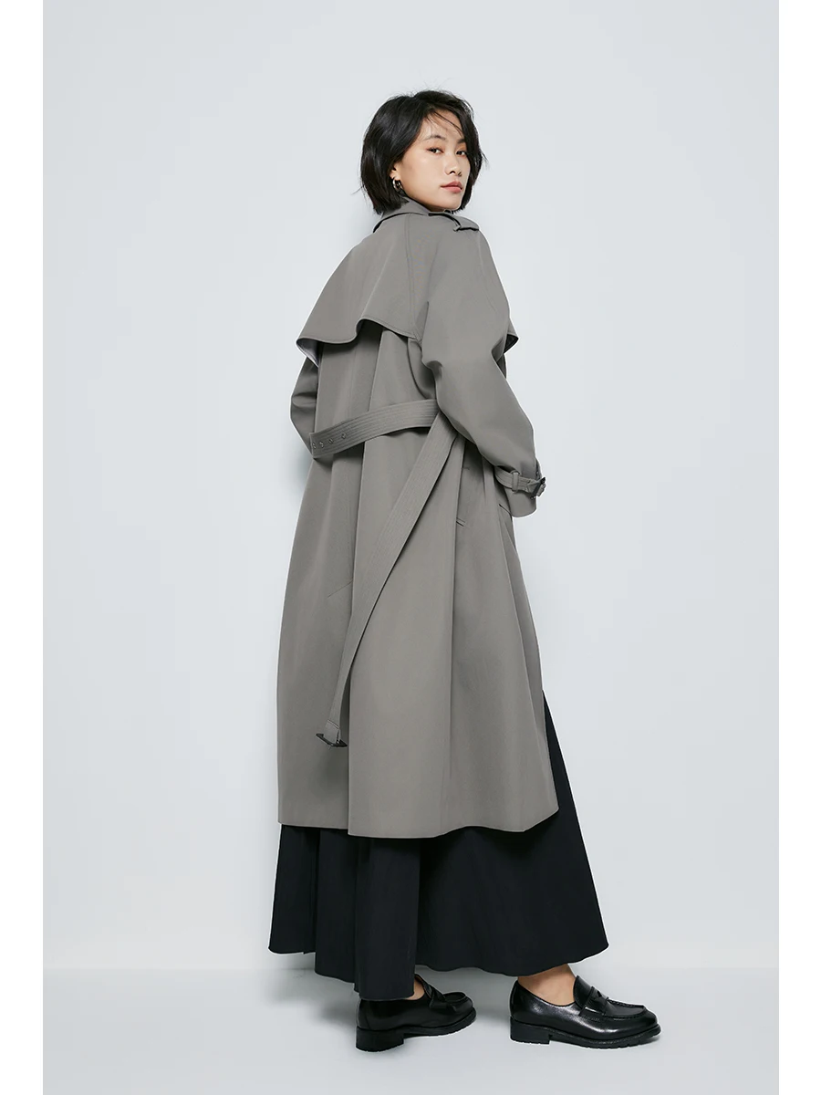 大人可愛い服 40代コーデの完全ガイド｜軽量ダブルブレストコートで自然なスタイルを実現