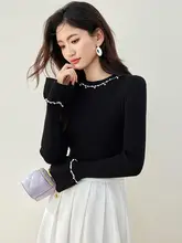 優雅なデザインのパールビーズ付きニットトップス【ラウンドネック・フレアスリーブ・ブラック】